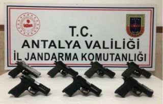 Silah kaçakçılığına suçüstü: 2 gözaltı...
