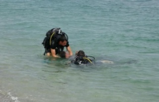 Su altına dalan turist ceset buldu