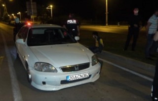 Uygulamadan kaçan alkollü sürücü ortalığı...