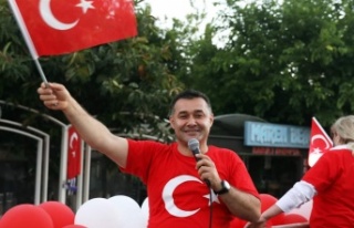 Yücel 19 Mayıs coşkusunu evlere taşıdı