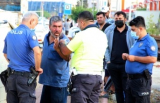 Alkollü sürücü hem kaza yaptı, hem de alkolmetreyi...