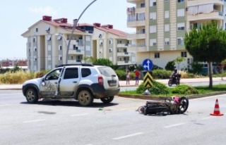 Ciple çarpışan motosikletin sürücüsü genç...