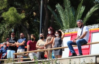 İtfaiye ceset çıkarma derdinde vatandaşlar ise...