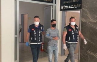 Otobüs durağında yankesicilik yapan şüpheli yakalandı