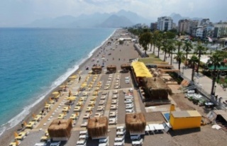 Şezlonglar 1.5 metre mesafeli olarak sahillerde yerini...