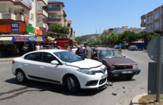 Sürücünün kararsızlığı kazaya sebep oldu:...
