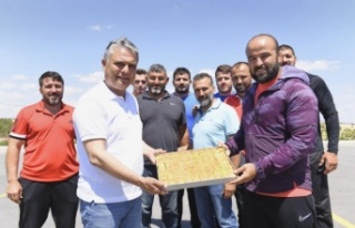 Uysal'dan başpehlivan Okulu'ya Kırkpınar...