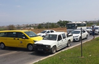 4 aracın karıştığı kazada 6 yaralı var