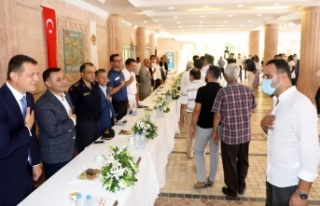 Başkan Yücel protokolle bayramlaştı