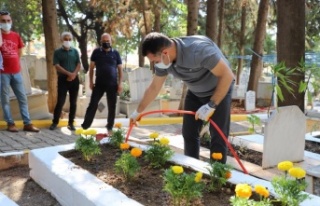 Başkan Yücel’den şehit kabirlerine ziyaret