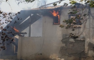 Genç kadın itfaiyecinin yangında zor anları