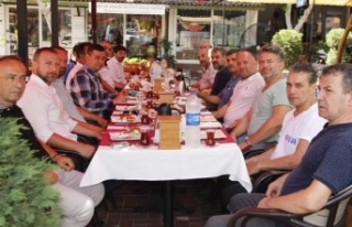 MHP kahvaltıda esnafı dinledi