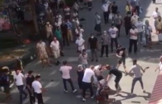 Öfkeli kadın eşini sokak ortasında darp eden genci...