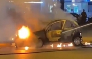 Park halindeki araç alev topuna döndü