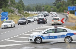 Tatilcilerin dönüş kuyruğu