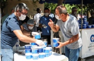 10 bin kişilik aşure kısa sürede tükendi