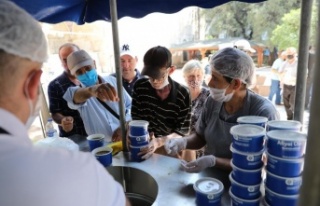 10 bin kişilik aşure kısa sürede tükendi