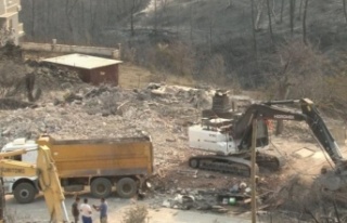 2 kişinin yanarak öldüğü evlerde yıkım başladı