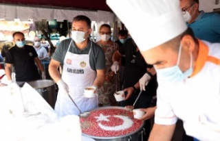 Alanya Belediyesi 3 bin kişiye aşure ikram etti