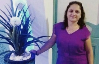 Alanya'da fırtınadan kopan tabela, anneyi canından...