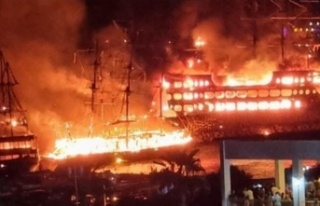 Alanya'da tur tekneleri yanıyor