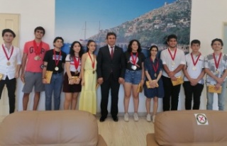 Alanya'nın YKS şampiyonları ödüllendirildi