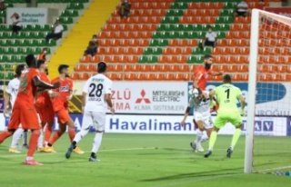 Alanyaspor evinde kötü başladı