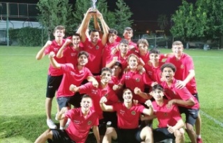Alanyaspor U17 takımı şampiyon oldu