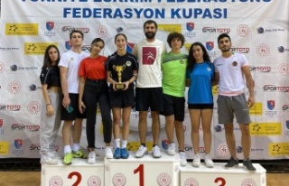 Alanyasporlu eksrimciler kupayla döndü