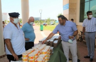 ALKÜ'den aşure ikramı