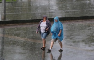 Antalya'da yağmur keyfi