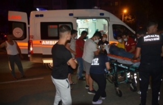 Antalya’da otomobil önce motosiklete sonra ağaca...