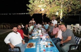 Başkan Yücel, gönüllü yangın ekibi ile bir araya...