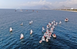 Denizdeki 'Zafer' kutlamasında tekneler...