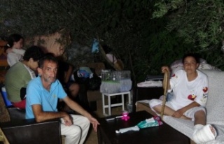 Evden atıldılar, tarlada yaşam mücadelesi veriyorlar