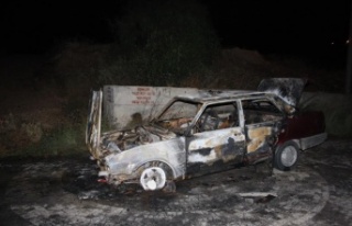 Hareket halindeki otomobil bir anda alev topuna döndü