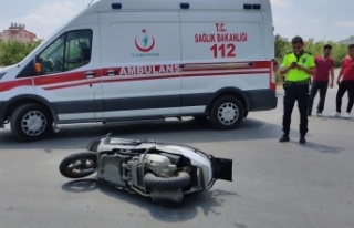 Motosikletle otomobil çarpıştı: 1 yaralı