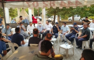 Müftü İlhan yangın bölgesinde vatandaşlarla...