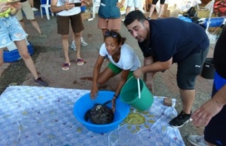 Önceki gün ölen caretta başında ağlamıştı,...