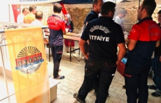 Şahin, Gündoğmuş'da yiyecek ve içecek standı...