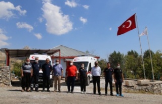 Şahin sözünü tuttu; Çayarası ambulansa, Gökbel...