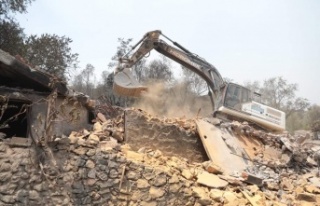 Yangında zarar gören Bayır'da harfiyat çalışmaları...