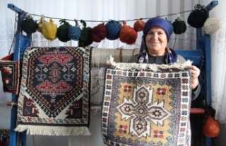 8 yaşında mum ışığında öğrendiği dokumacılığı...