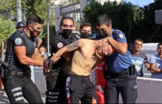 Akaryakıt istasyonunda çakmaklı ve bıçaklı korkutan...