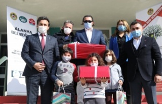 Alanya Belediyesi okullarda atık pil topluyor