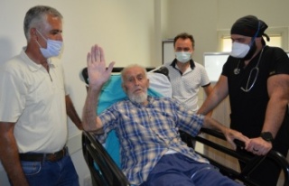 Alanya'da 82 yaşında koronavirüsü yendi