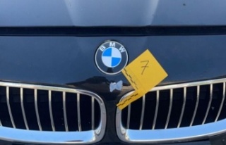 Alanya'da lüks araç kurşunlandı