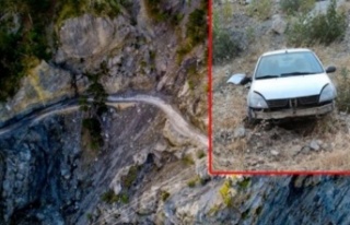 Alanya'da otomobil uçuruma yuvarlandı