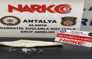 Alanya Otogarı'nda zehir taciri operasyonu