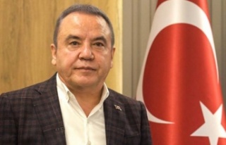 Antalya'yı korkutan depremle ilgili Böcek'ten...